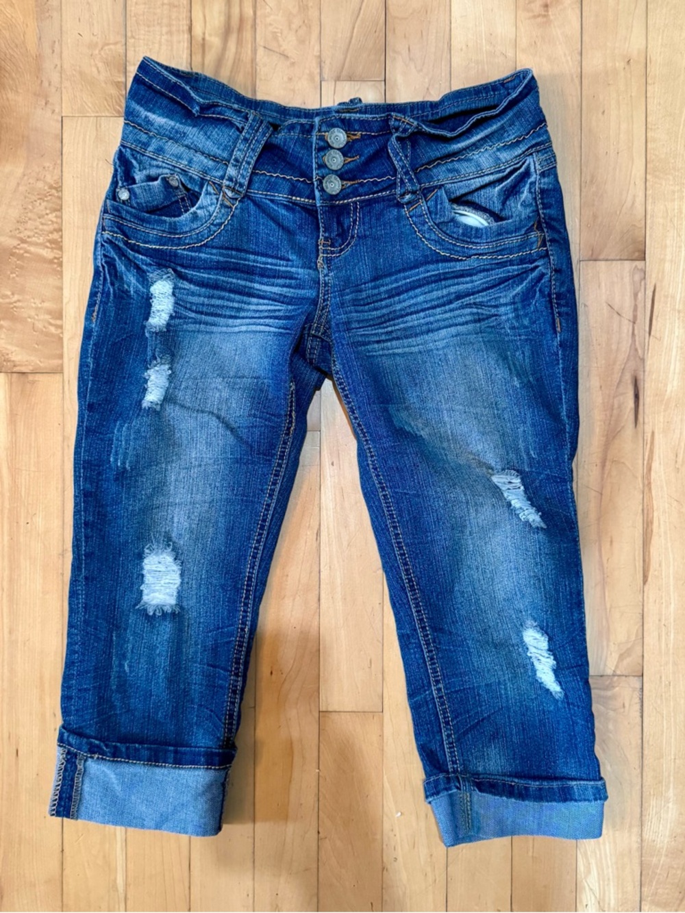 Almost Famous Distressed Denim Capris (Size 5)